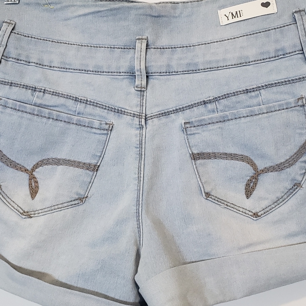 YMI WannaBettaButt? Hi Rise Stretch Lightwash Shorts Size 9 Juniors - Picture 7 of 11